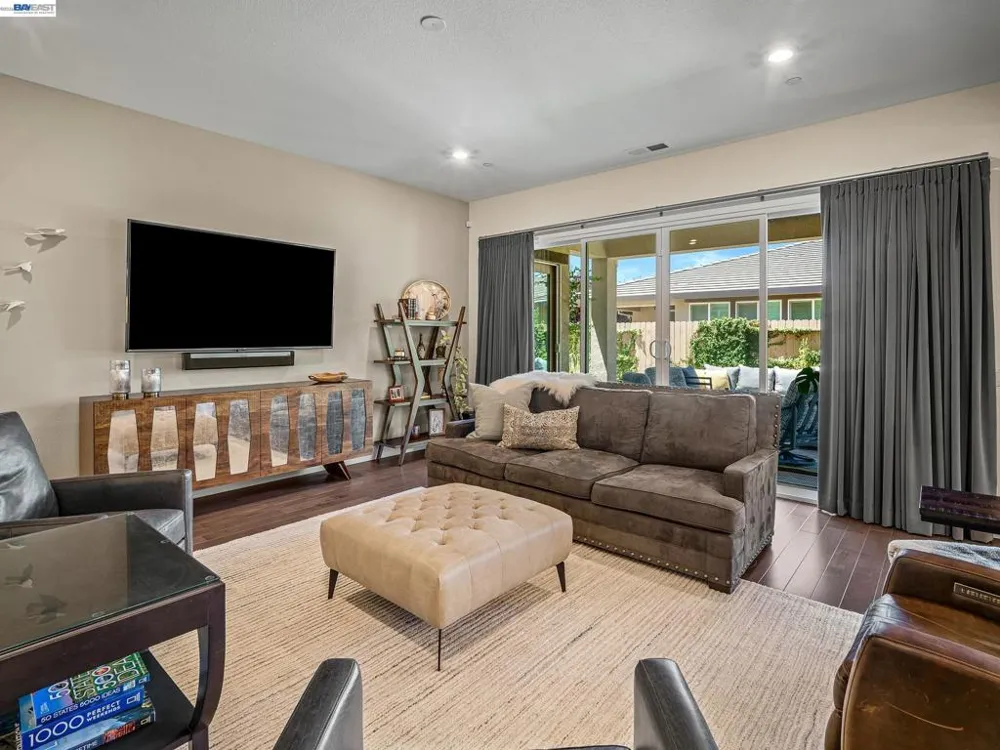 3001 Compass Ln Roseville, CA 95747