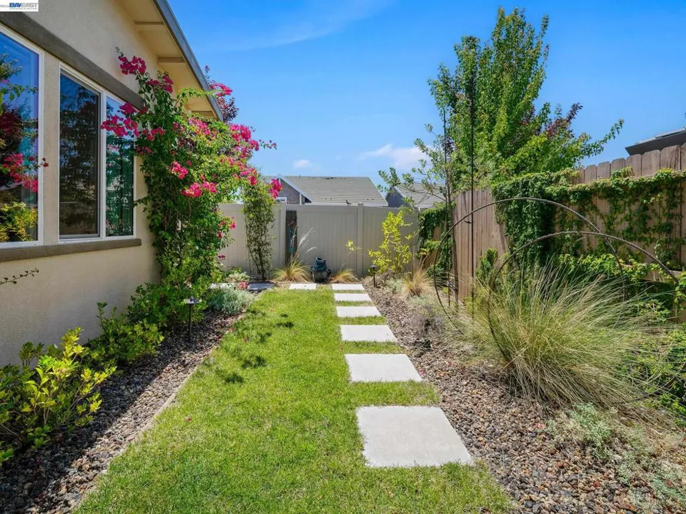 3001 Compass Ln Roseville, CA 95747