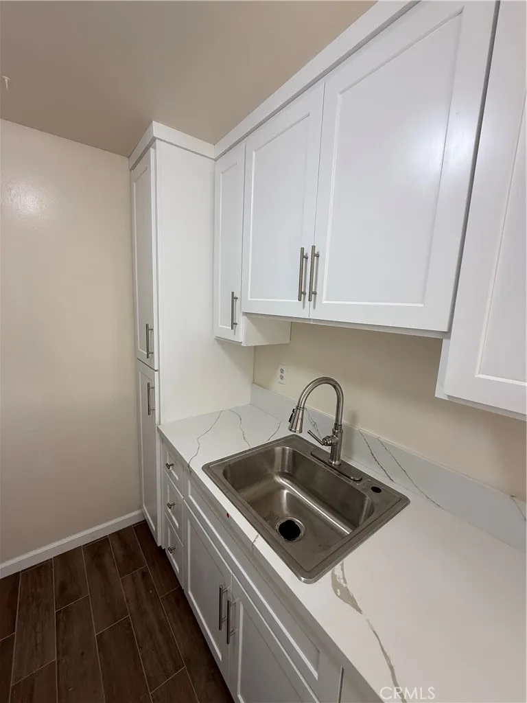 1000 W Macarthur Santa Ana, CA 92707