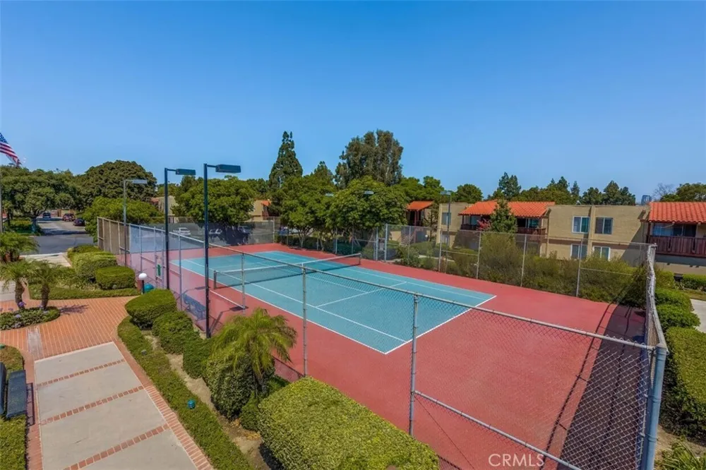 1000 W Macarthur Santa Ana, CA 92707