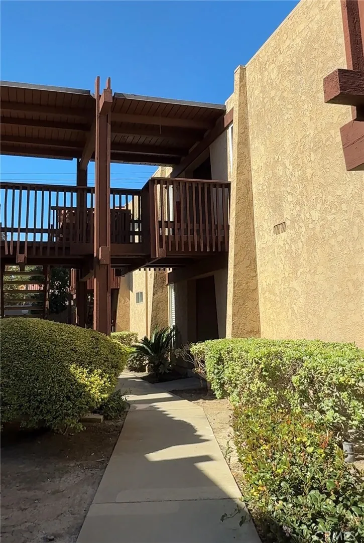 1000 W Macarthur Santa Ana, CA 92707