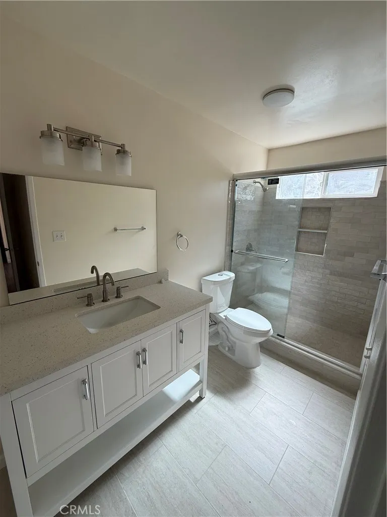 1000 W Macarthur Santa Ana, CA 92707