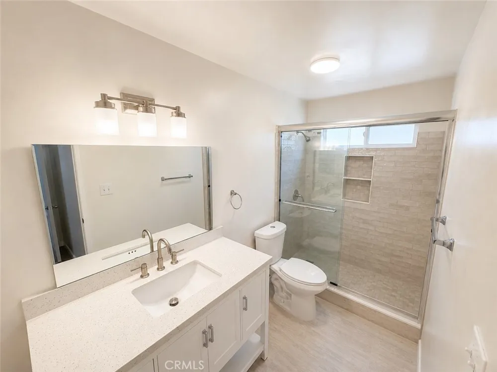 1000 W Macarthur Santa Ana, CA 92707