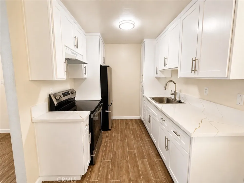 1000 W Macarthur Santa Ana, CA 92707