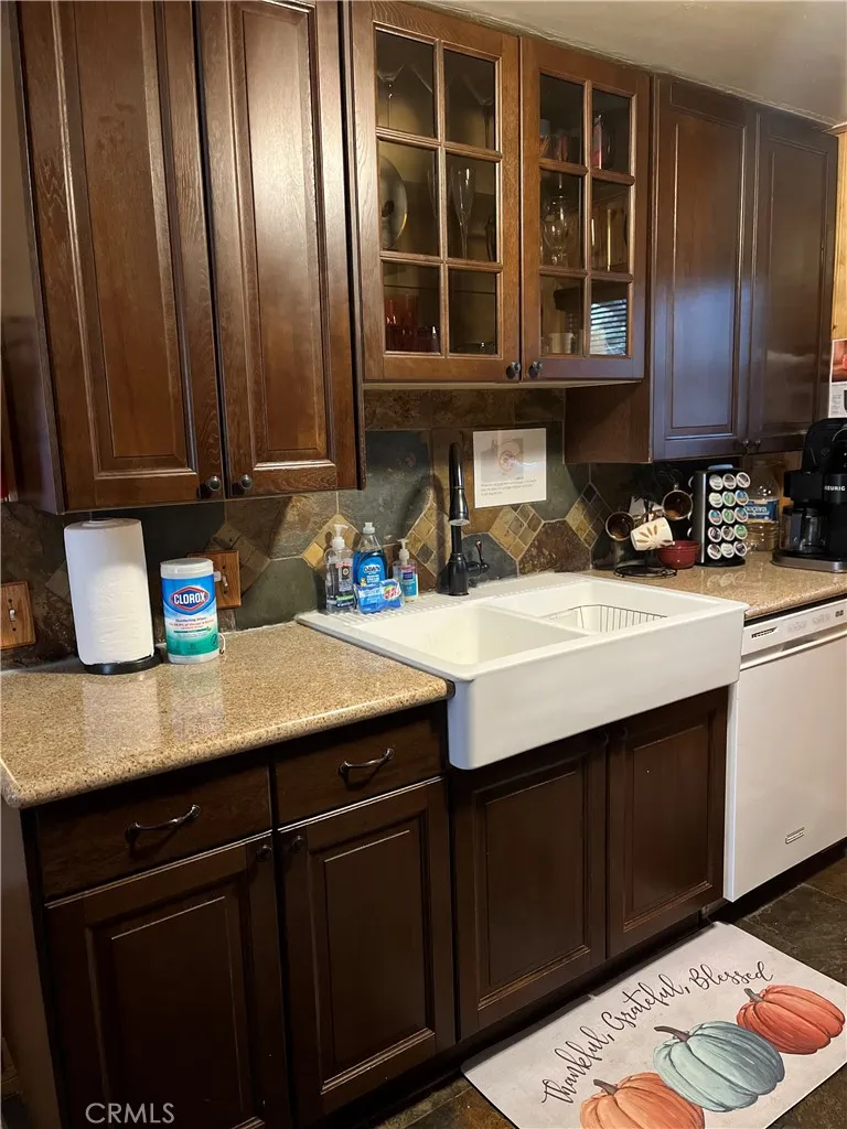 437 Victoria Lane Sugarloaf, CA 92386