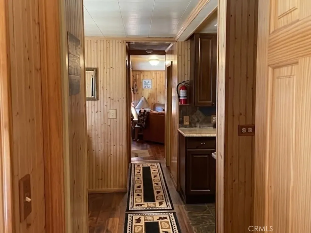 437 Victoria Lane Sugarloaf, CA 92386