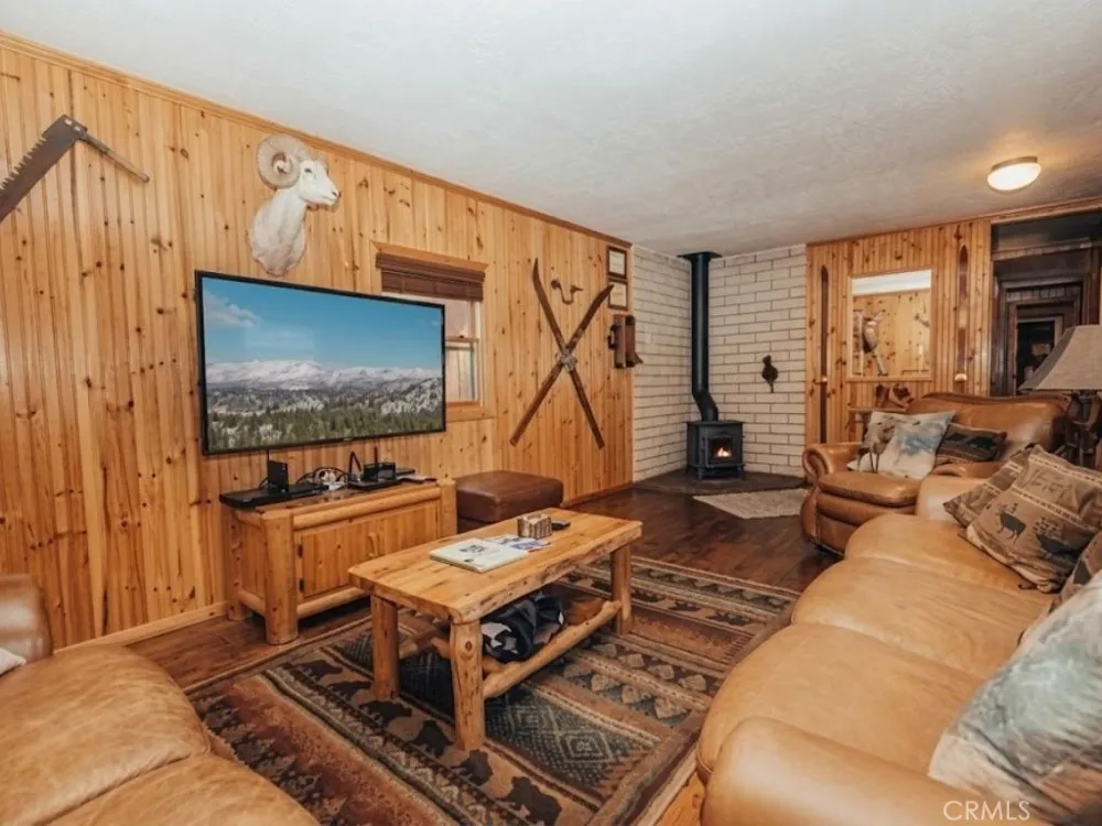 437 Victoria Lane Sugarloaf, CA 92386