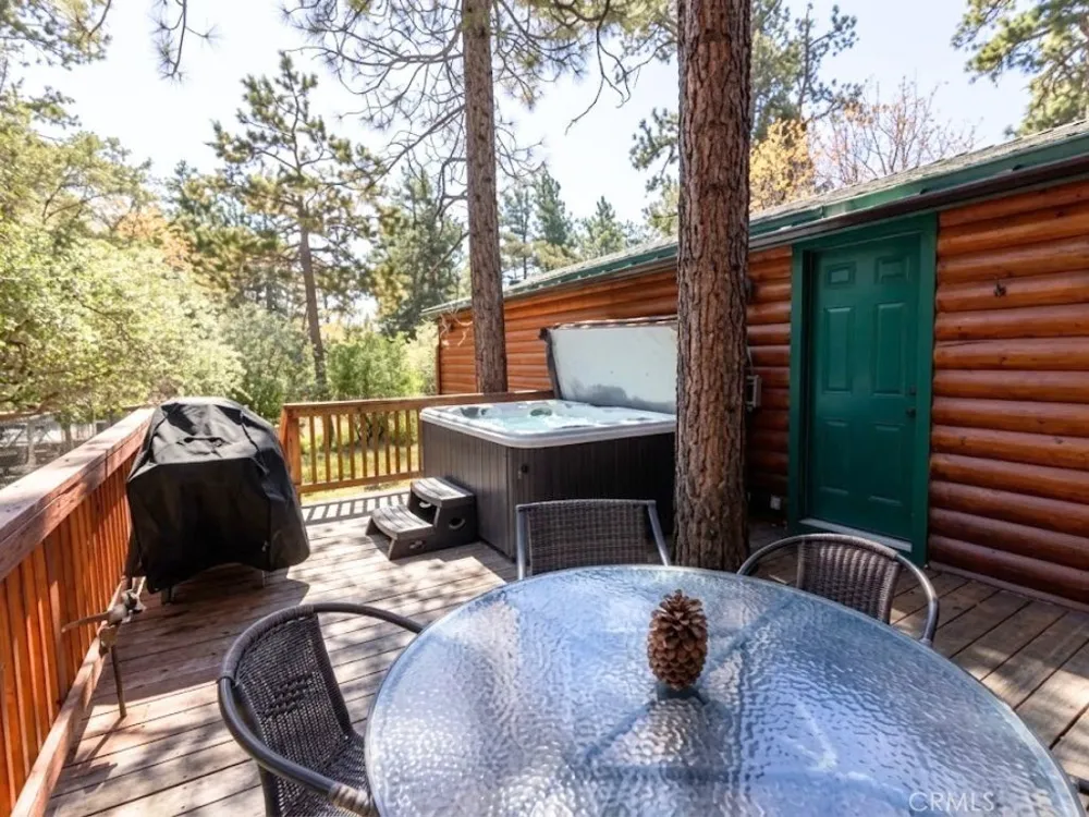 437 Victoria Lane Sugarloaf, CA 92386