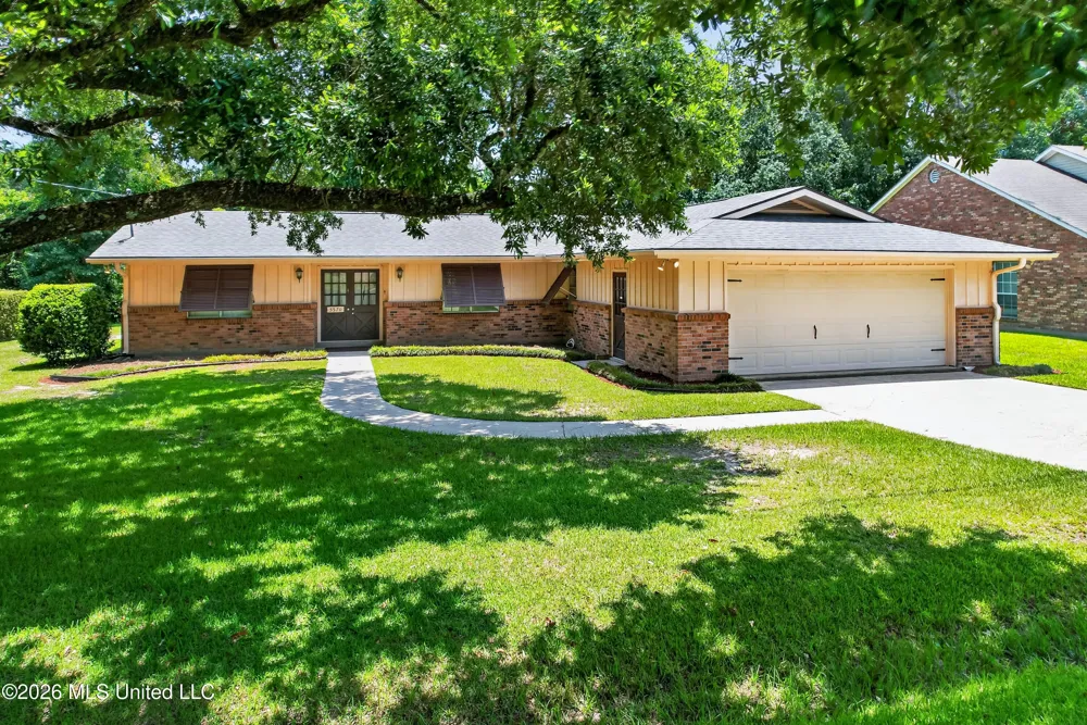 5570 E Diamondhead Drive Diamondhead, MS 39525