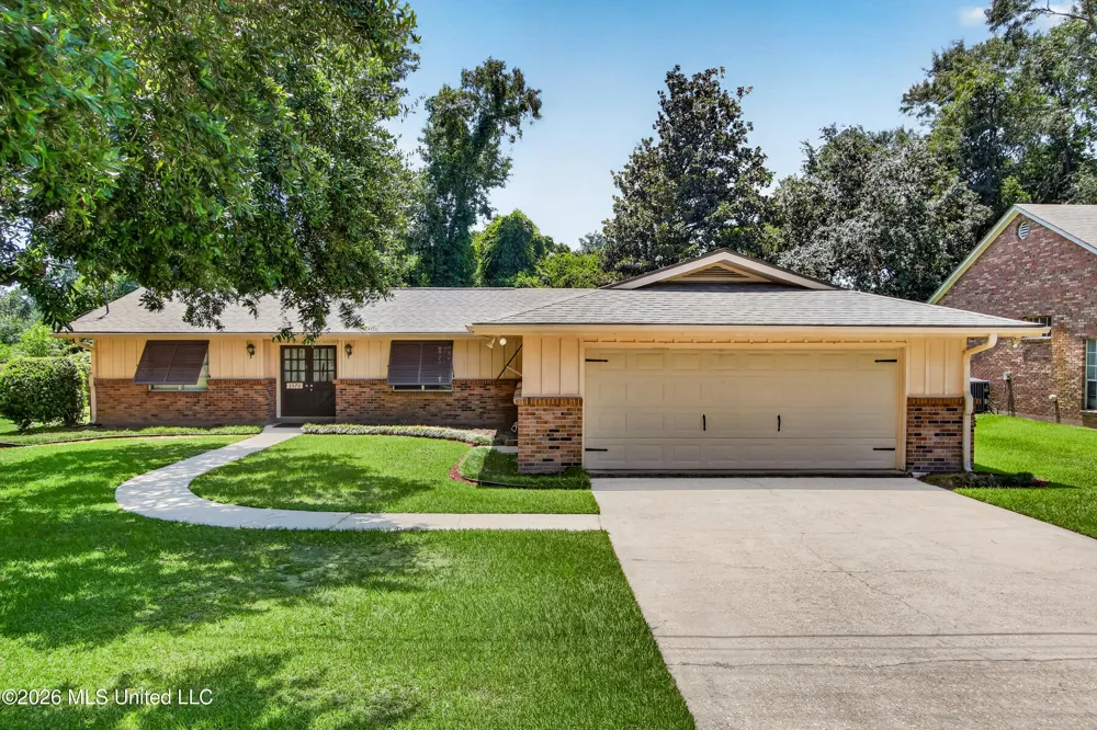 5570 E Diamondhead Drive Diamondhead, MS 39525