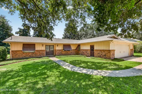 5570 E Diamondhead Drive