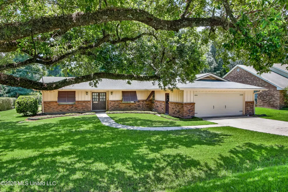 5570 E Diamondhead Drive Diamondhead, MS 39525