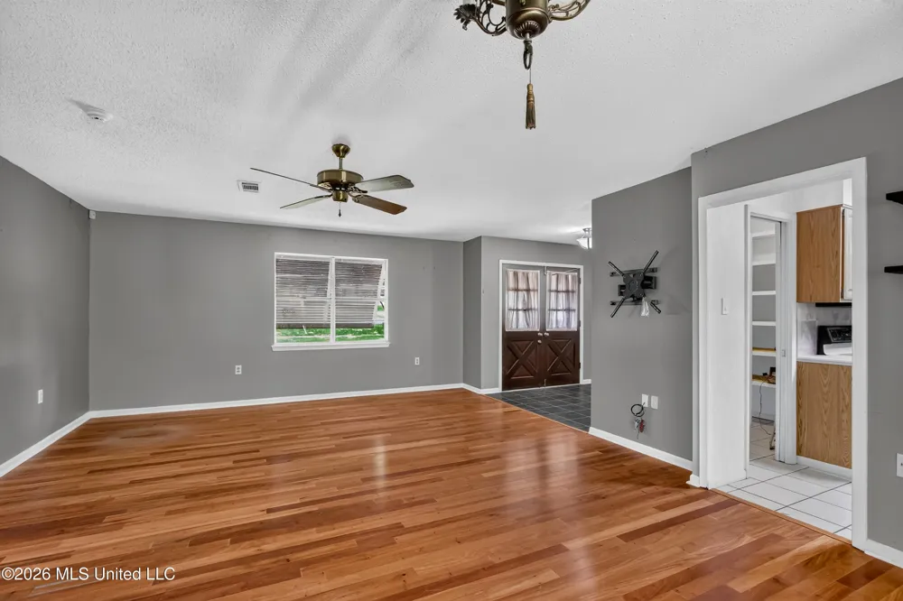 5570 E Diamondhead Drive Diamondhead, MS 39525