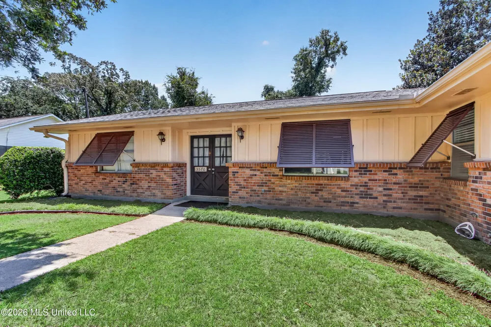 5570 E Diamondhead Drive Diamondhead, MS 39525