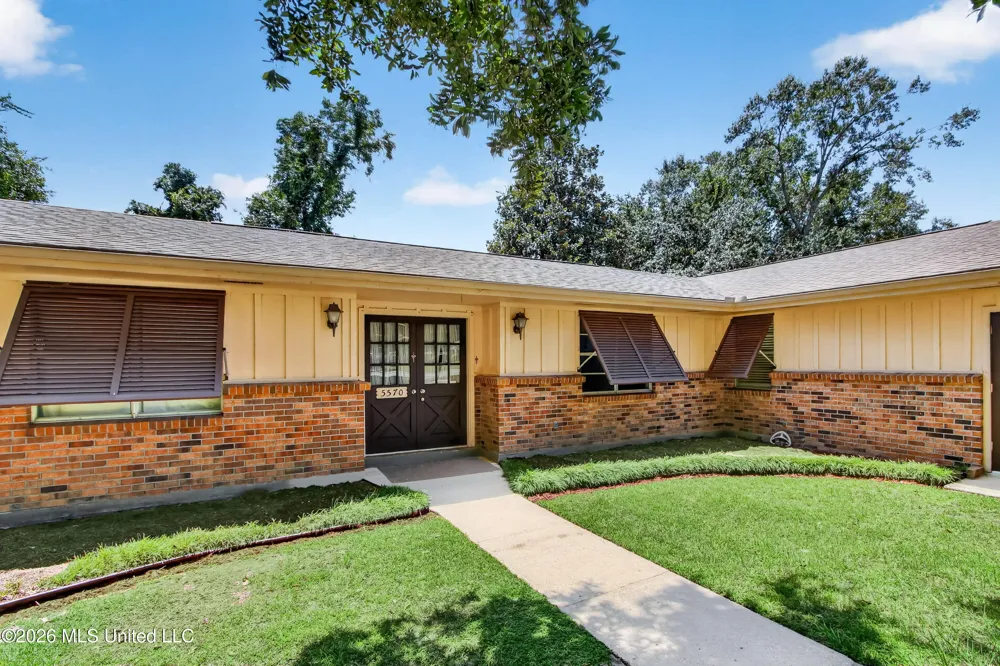 5570 E Diamondhead Drive Diamondhead, MS 39525