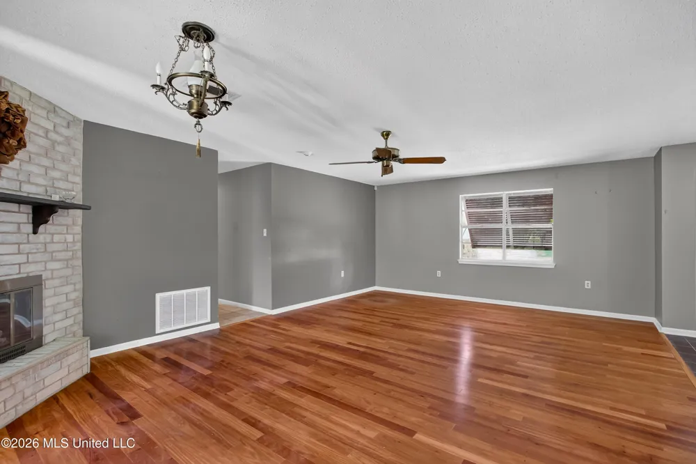 5570 E Diamondhead Drive Diamondhead, MS 39525