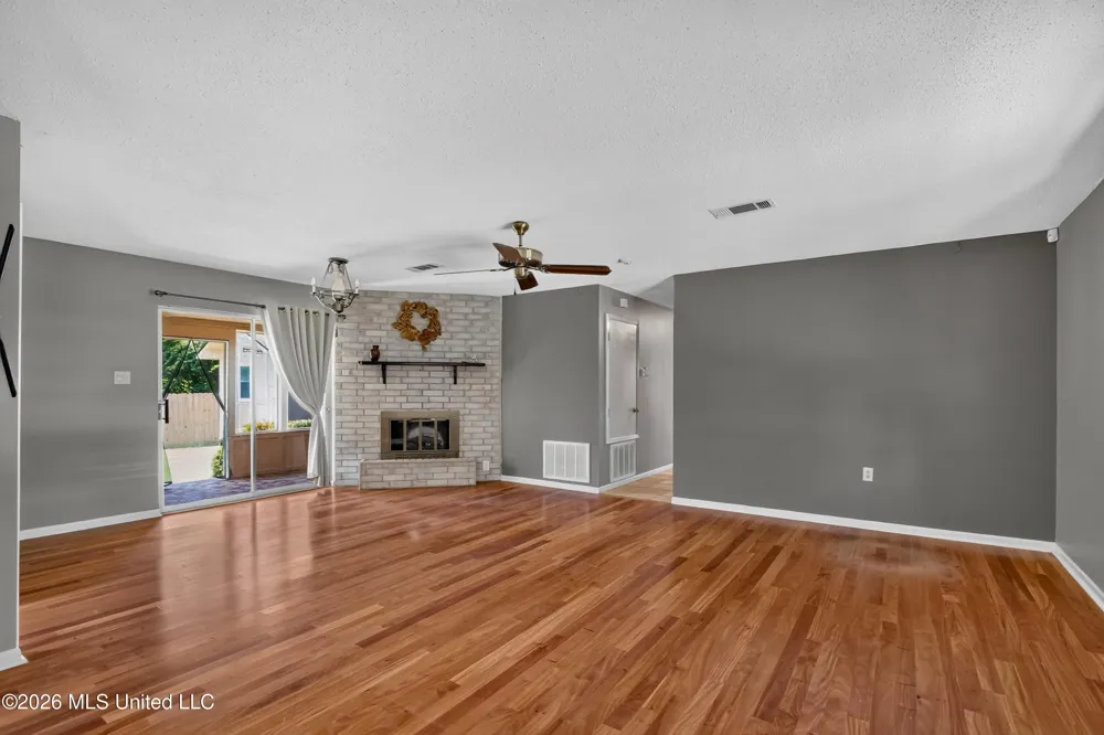 5570 E Diamondhead Drive Diamondhead, MS 39525