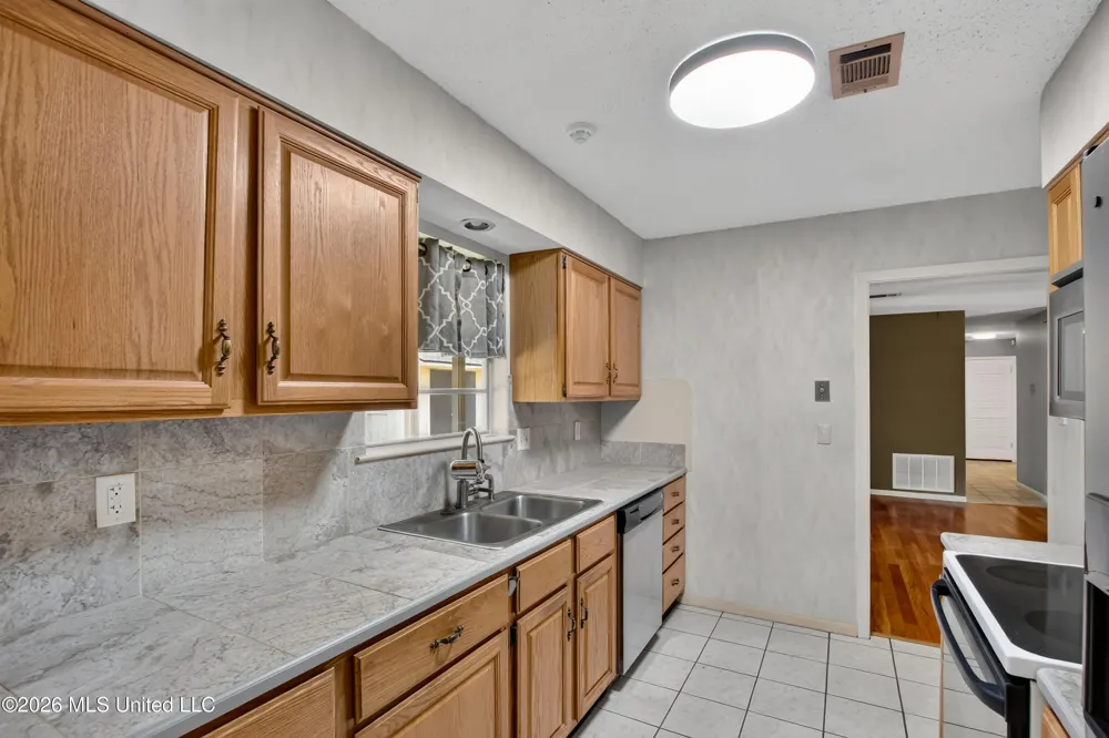 5570 E Diamondhead Drive Diamondhead, MS 39525