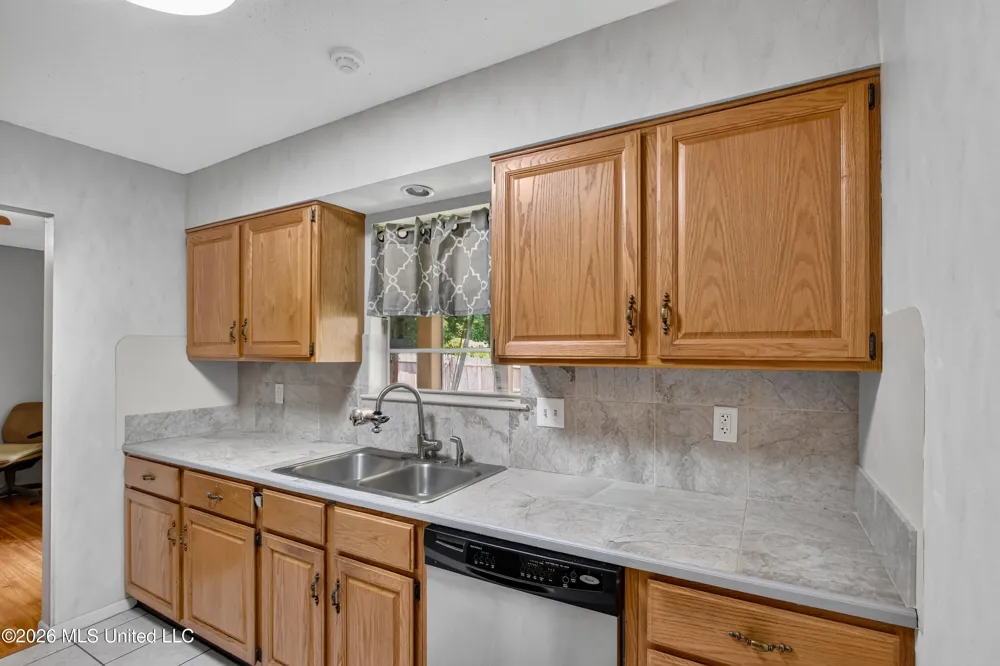 5570 E Diamondhead Drive Diamondhead, MS 39525