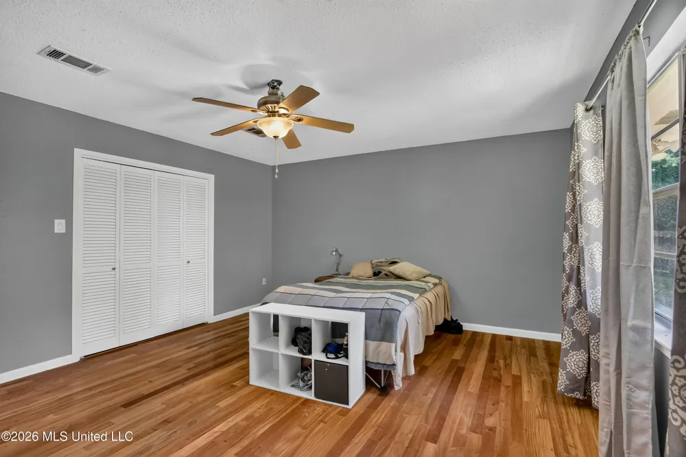 5570 E Diamondhead Drive Diamondhead, MS 39525