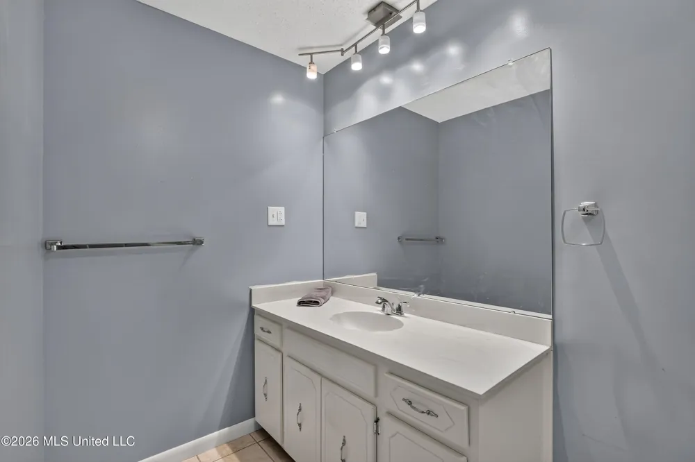 5570 E Diamondhead Drive Diamondhead, MS 39525