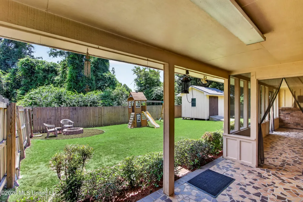 5570 E Diamondhead Drive Diamondhead, MS 39525