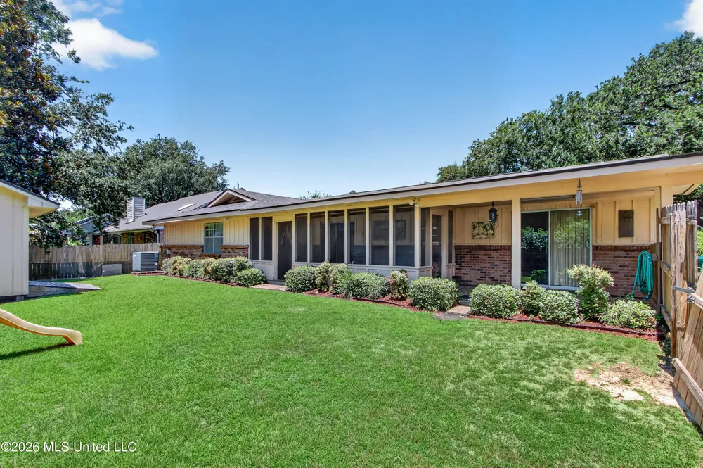 5570 E Diamondhead Drive Diamondhead, MS 39525