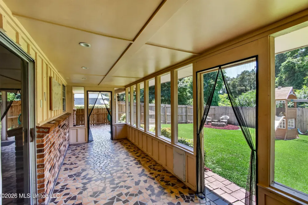 5570 E Diamondhead Drive Diamondhead, MS 39525