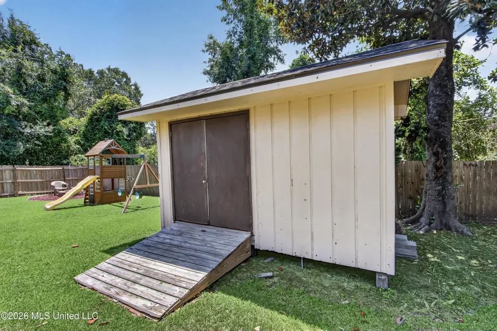 5570 E Diamondhead Drive Diamondhead, MS 39525