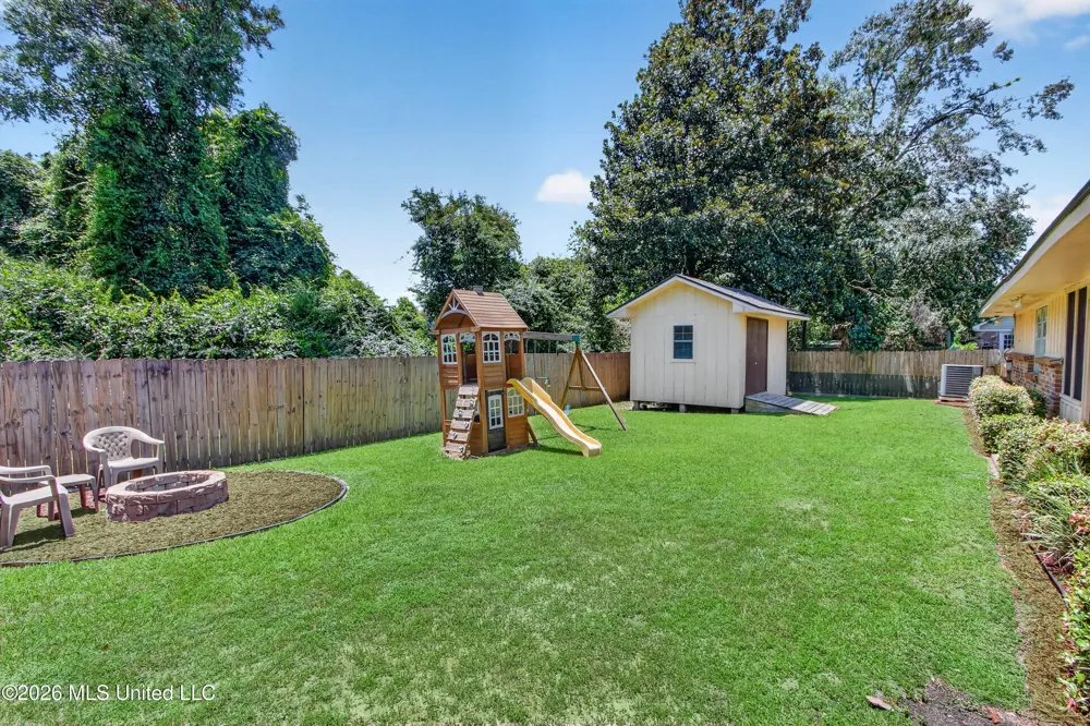 5570 E Diamondhead Drive Diamondhead, MS 39525