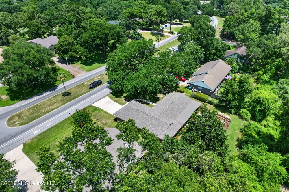5570 E Diamondhead Drive Diamondhead, MS 39525