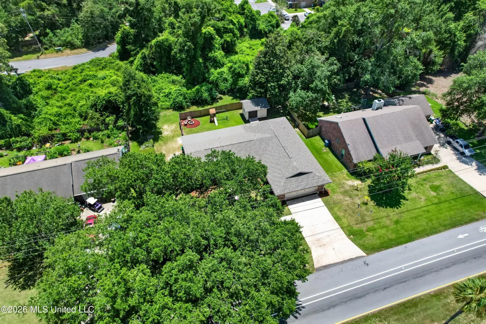 5570 E Diamondhead Drive Diamondhead, MS 39525
