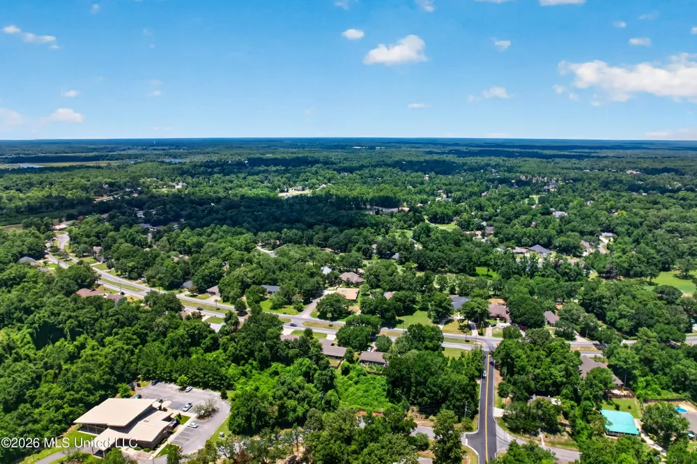 5570 E Diamondhead Drive Diamondhead, MS 39525