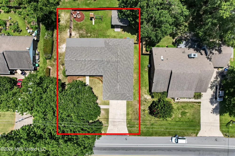 5570 E Diamondhead Drive Diamondhead, MS 39525