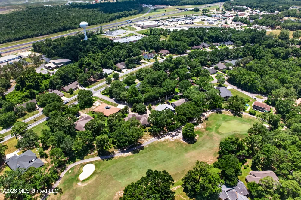5570 E Diamondhead Drive Diamondhead, MS 39525