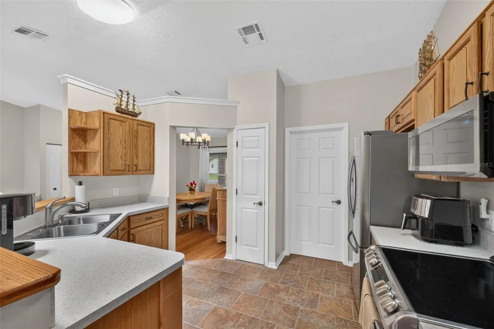 6031 SANDERLING DRIVE Lakeland, FL 33809
