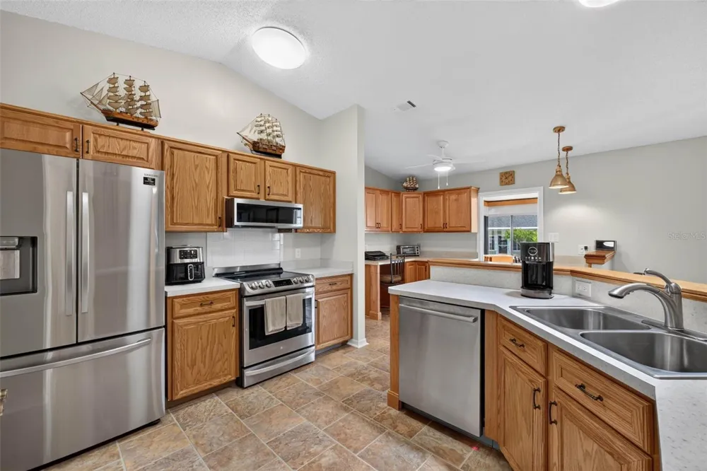 6031 SANDERLING DRIVE Lakeland, FL 33809