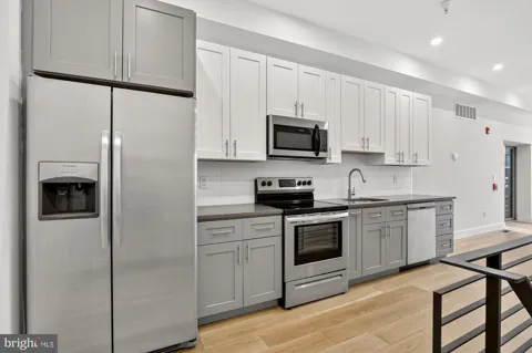 1702 POINT BREEZE AVENUE #C