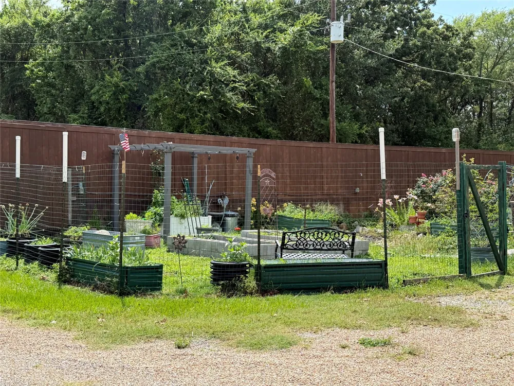 587 Lcr 779 Groesbeck, TX 76642