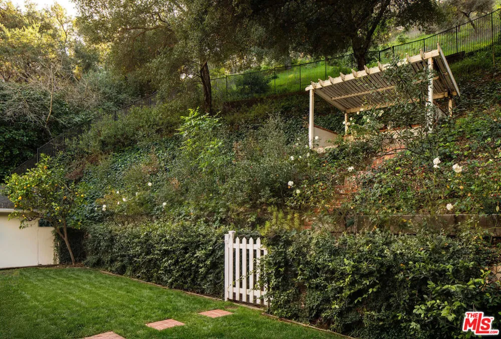 2533 Benedict Canyon Drive Beverly Hills, CA 90210