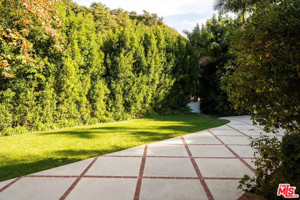 2533 Benedict Canyon Drive Beverly Hills, CA 90210