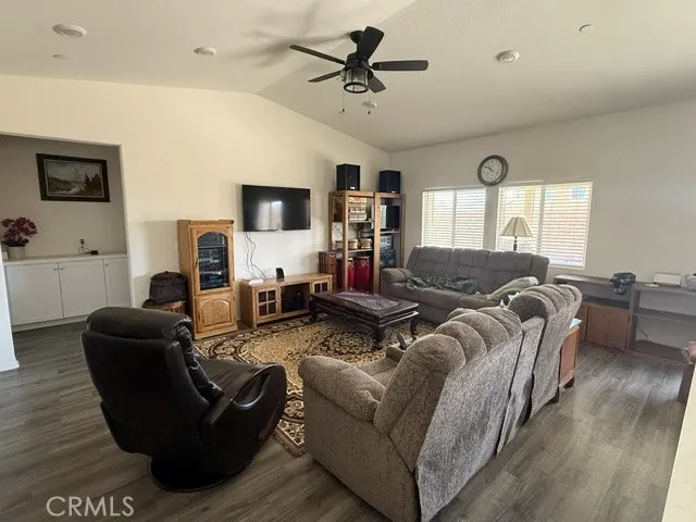 15563 San Francisco Victorville, CA 92394