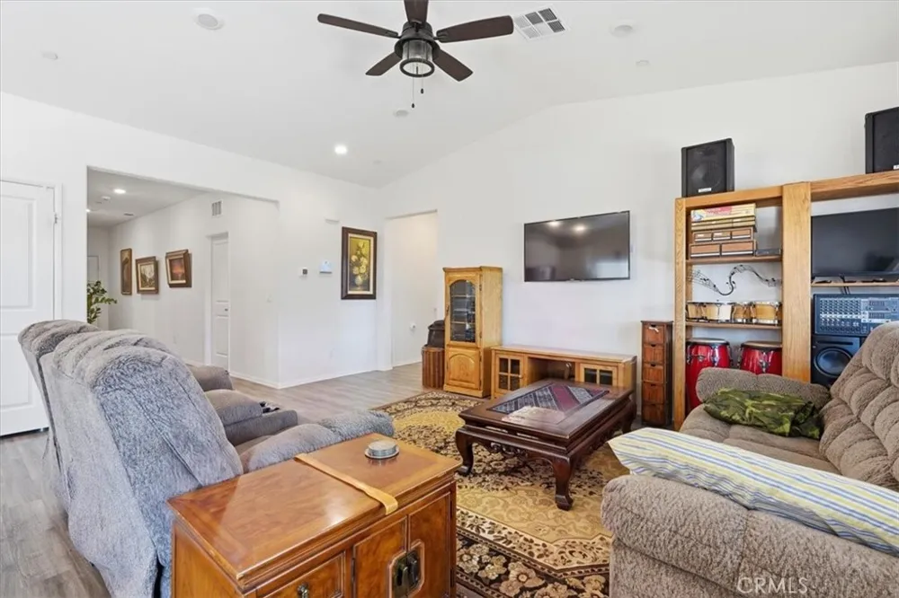 15563 San Francisco Victorville, CA 92394