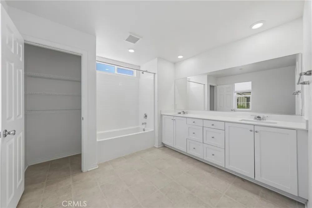 17016 Zion Canyon Country, CA 91387
