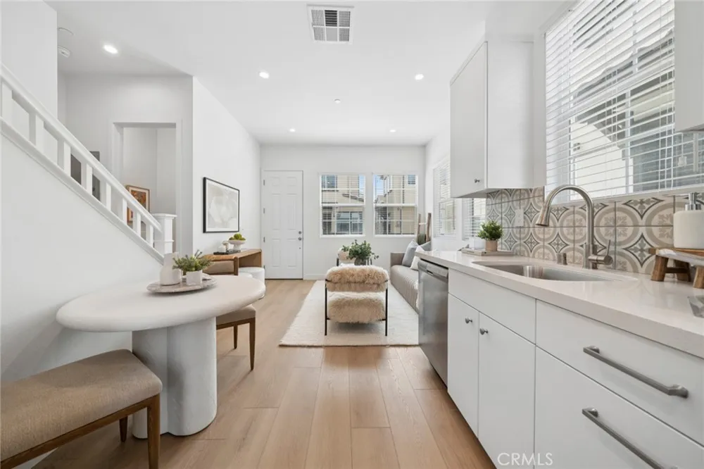 374 Hamilton St #B101 Costa Mesa, CA 92627