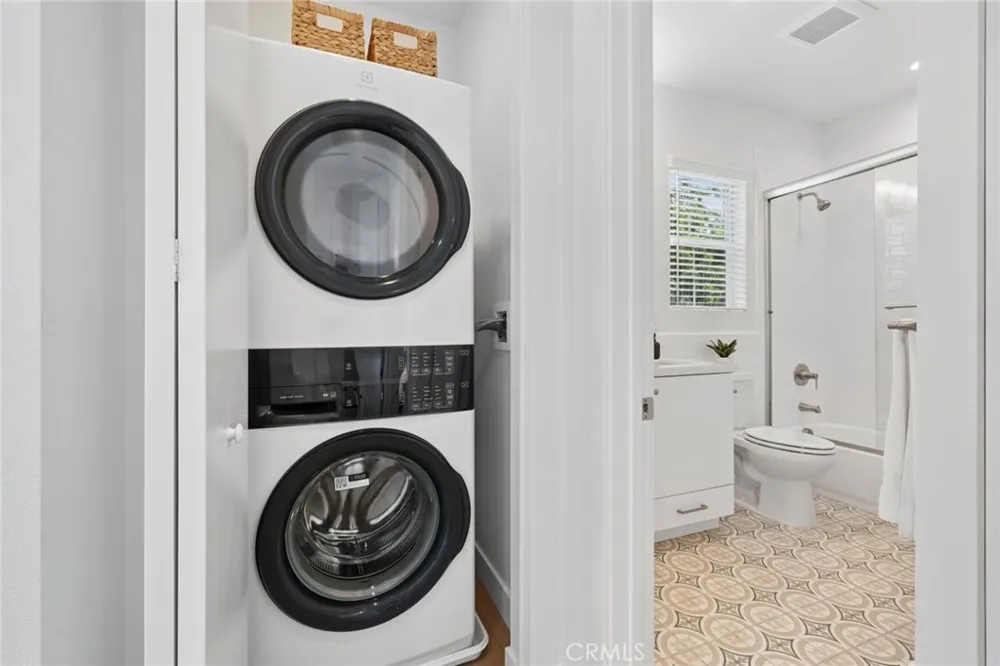 374 Hamilton St #B101 Costa Mesa, CA 92627