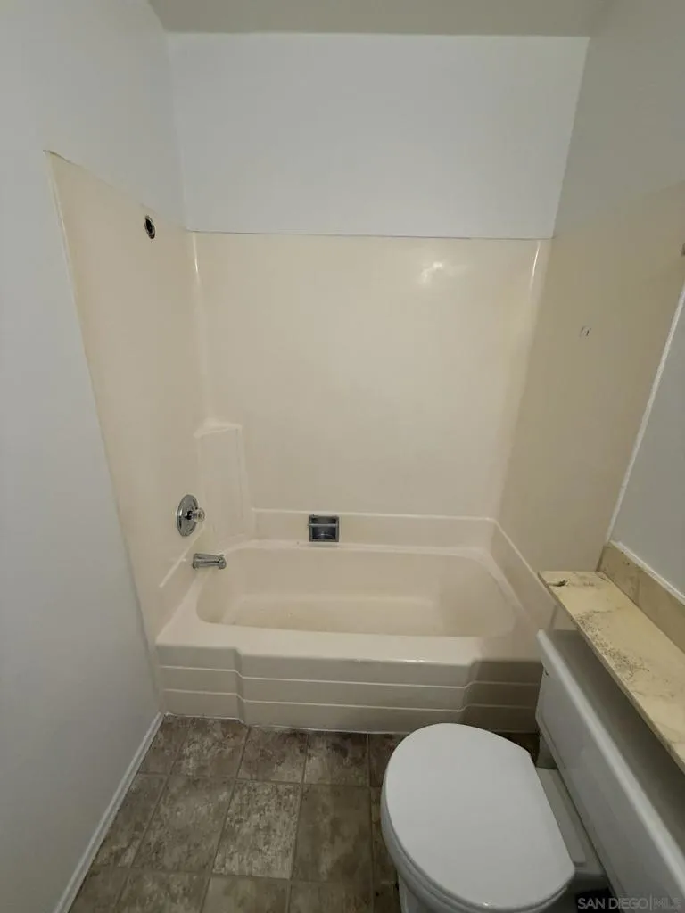3549 Castle Glen #113 San Diego, CA 92123