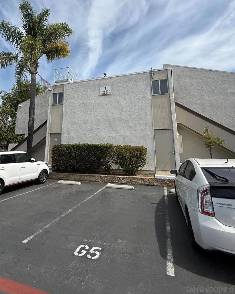 3549 Castle Glen #113 San Diego, CA 92123