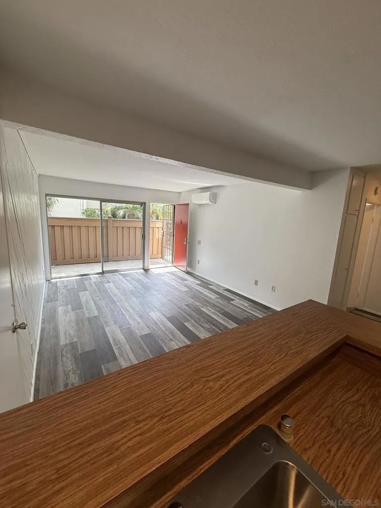 3549 Castle Glen #113 San Diego, CA 92123