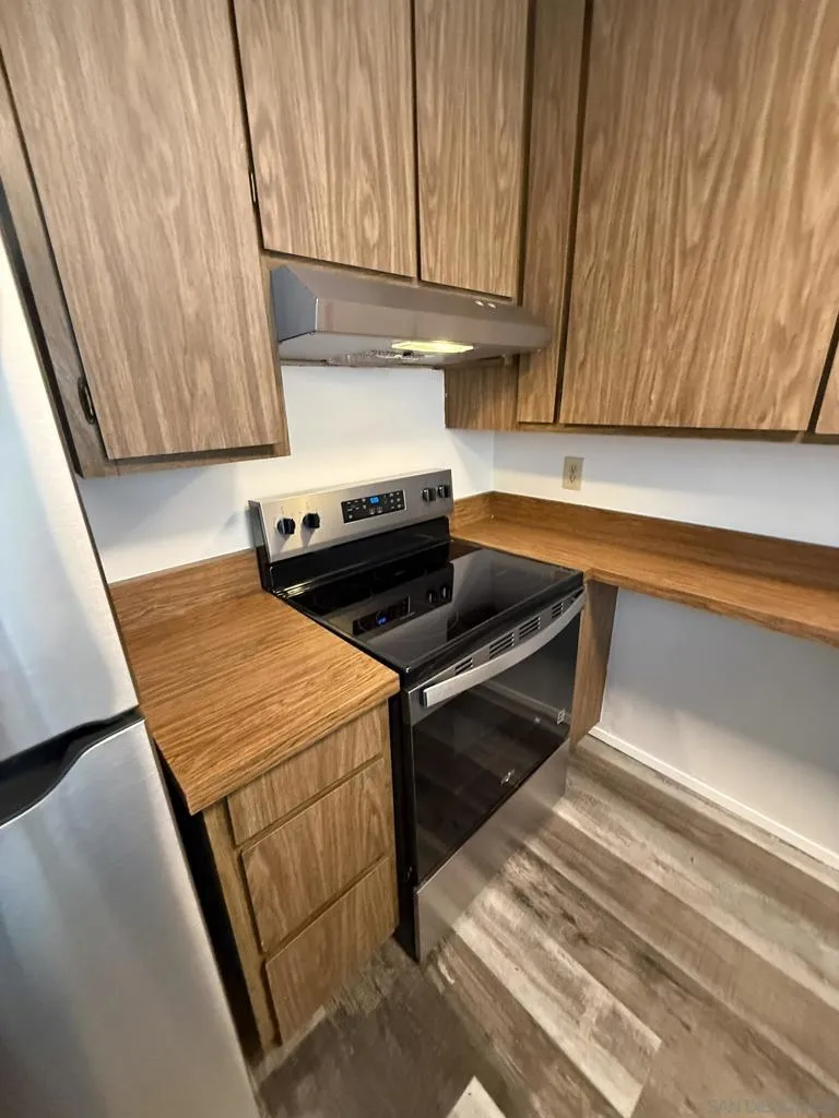 3549 Castle Glen #113 San Diego, CA 92123
